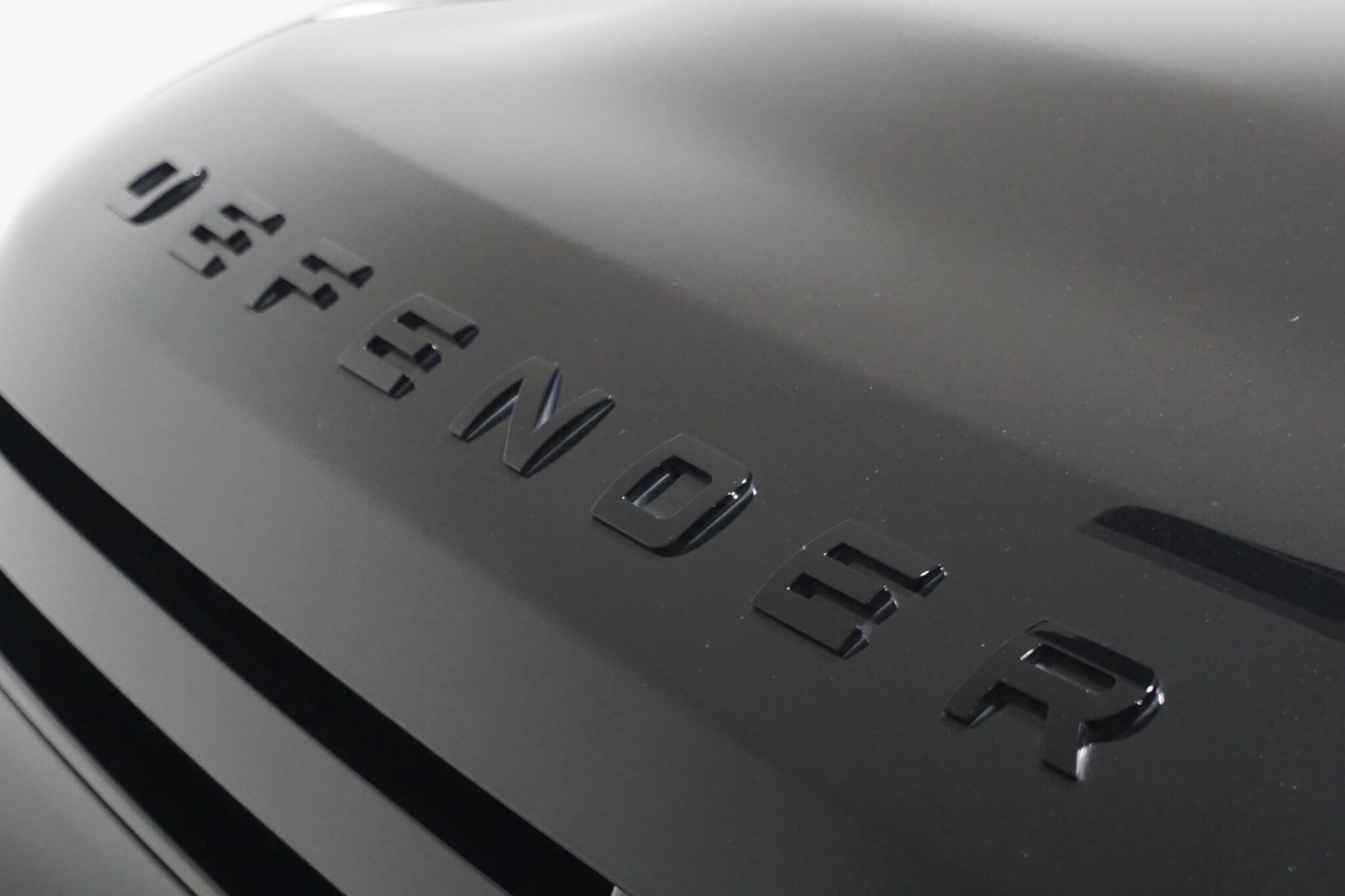 Land Rover Defender 110 3.0 D300 MHEV X-Dynamic HSE SUV 5dr Diesel Auto 4WD Euro 6 (s/s) (300 ps)